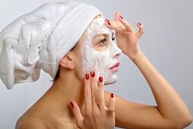 een masker aanbrengen voor huidverjonging